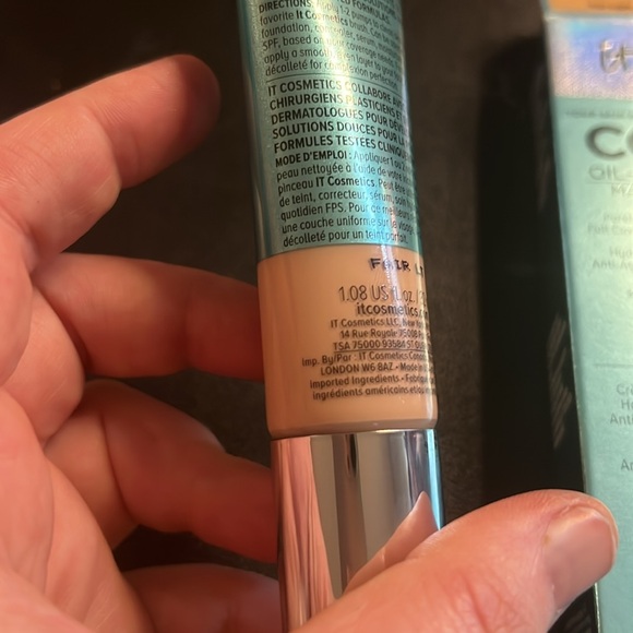 IT Cosmetics Cream Foundation with SPF 40 in Fair/Light - Picture 10 of 15